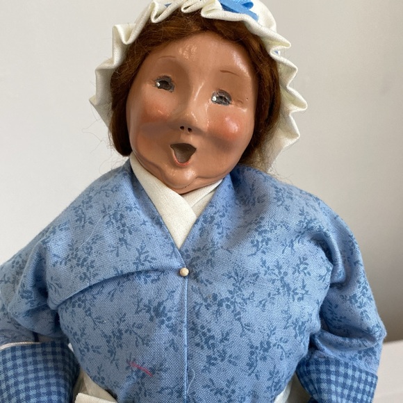 Byers' Choice Tavern Woman with Mugs - 2004 - Picture 3 of 13